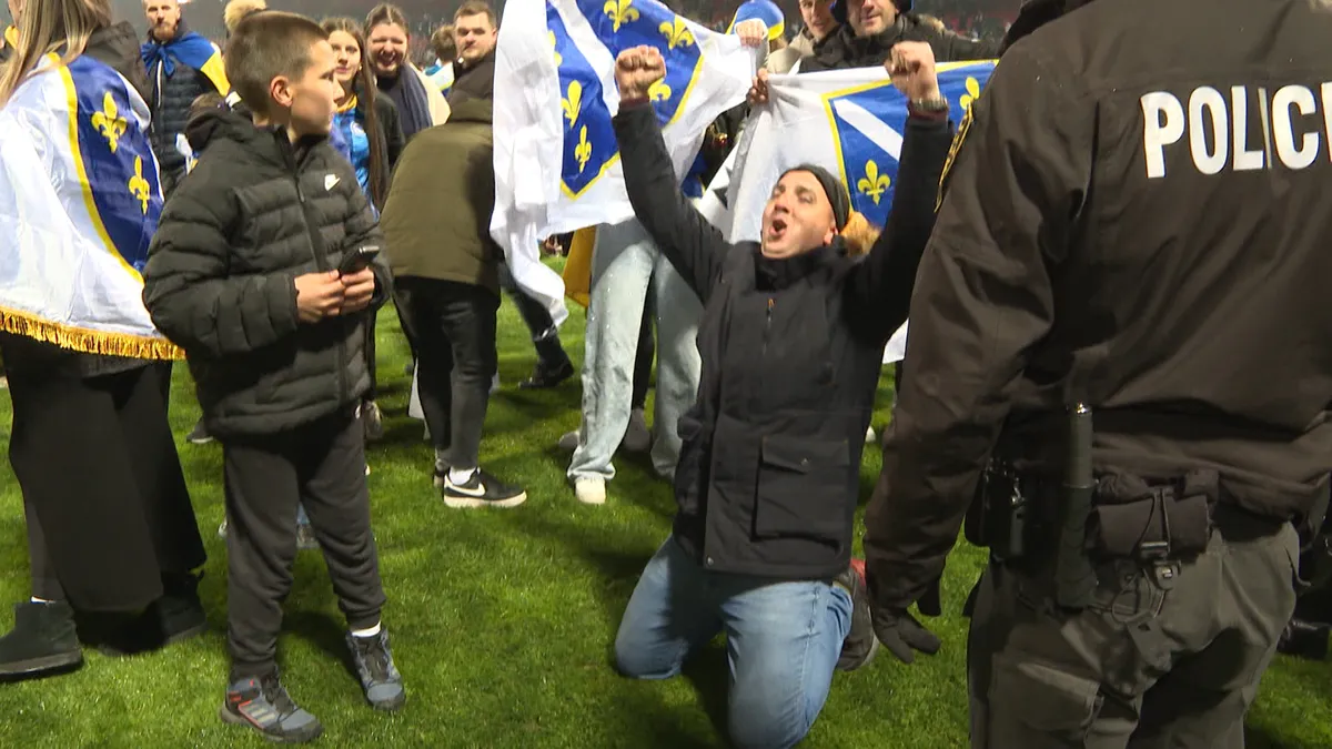Navijač BiH emotivno proslavio pobjedu na Bilinom polju: Ovo je naš hram! (VIDEO)