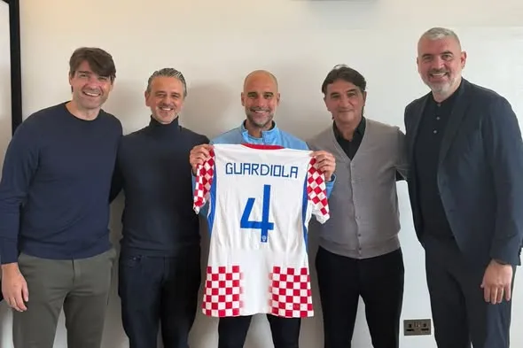Delegacija hrvatske reprezentacije posjetila Pepa Guardiolu: Španac dobio dva poklona