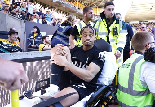 Soccer Football - Premier League - Wolverhampton Wanderers v Tottenham Hotspur - Molineux Stadium, Wolverhampton, Britain - April 25, 2026 Tottenham Hotspur's Xavi Simons is carried off the pitch in a stretcher after sustaining an injury Action Images via