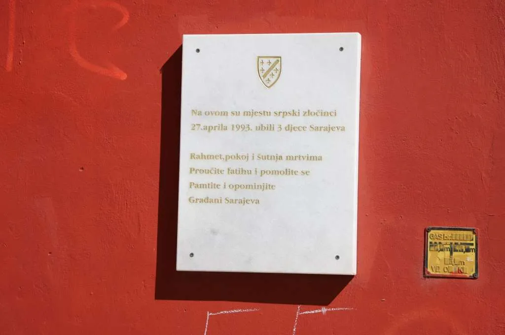 Odata počast dječacima koji su 1993. ubijeni u Jukićevoj ulici u Sarajevu