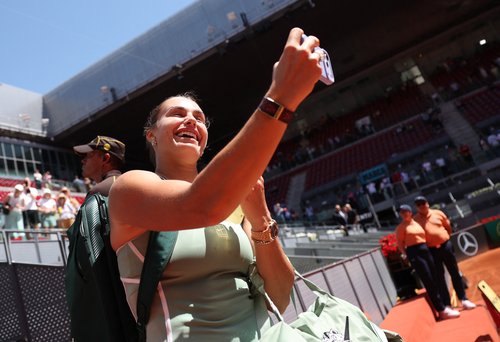 2026-04-Tennis - Madrid Open - Park Manzanares, Madrid, Spain - April 27, 2026 Belarus' Aryna Sabalenka takes a photograph after winning her round of 16 match against Japan's Naomi Osaka REUTERS/Violeta Santos Moura-MADRID
