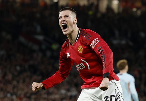 Soccer Football - Premier League - Manchester United v Brentford - Old Trafford, Manchester, Britain - April 27, 2026 Manchester United's Benjamin Sesko celebrates scoring their second goal Action Images via Reuters/Jason Cairnduff EDITORIAL USE ONLY. NO