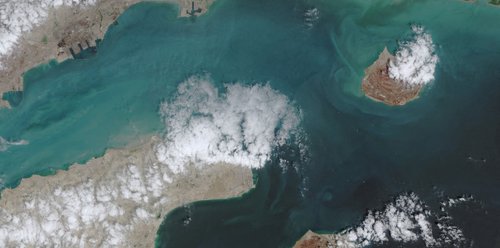 A satellite image shows the ship movement at the Strait of Hormuz on April 17, 2026, in Space. EUROPEAN UNION/COPERNICUS SENTINEL-2/Handout via REUTERS THIS IMAGE HAS BEEN SUPPLIED BY A THIRD PARTY MANDATORY CREDIT.