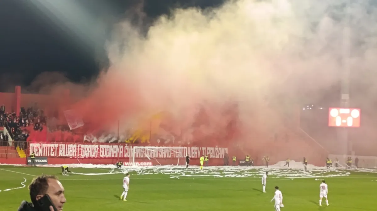 Pogledajte kako su navijači Veleža ispratili svoje fudbalere nakon poraza od Zrinjskog (VIDEO)