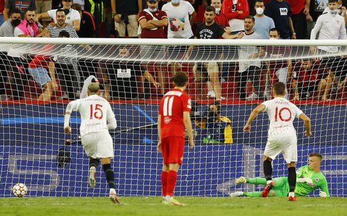 Champions League - Group G - Sevilla v FC Salzburg