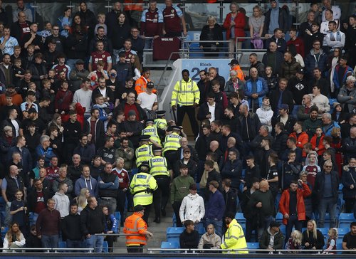 Premier League - Manchester City v Burnley