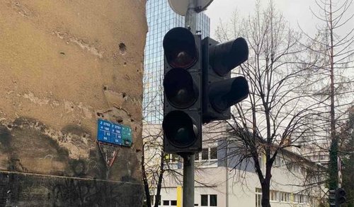 1636108317-semafori2.JPG
