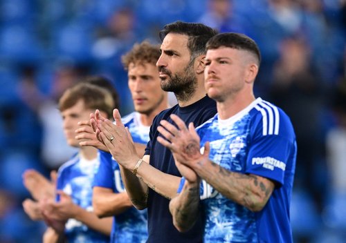 Soccer Football - Serie A - Como v Napoli - Stadio Giuseppe Sinigaglia, Como, Italy - May 2, 2026 Como coach Cesc Fabregas applauds fans after the match REUTERS/Daniele Mascolo