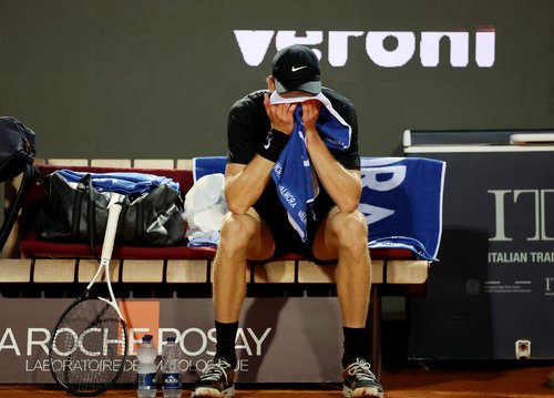Tennis - Italian Open - Foro Italico, Rome, Italy - May 15, 2026 Italy's Jannik Sinner reacts during a break in play in his semi final match against Russia's Daniil Medvedev REUTERS/Ciro De Luca