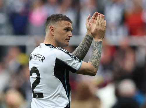 Soccer Football - Premier League - Newcastle United v West Ham United - St James' Park, Newcastle, Britain - May 17, 2026 Newcastle United's Kieran Trippier applauds fans after his final home match REUTERS/Scott Heppell EDITORIAL USE ONLY. NO USE WITH UNA