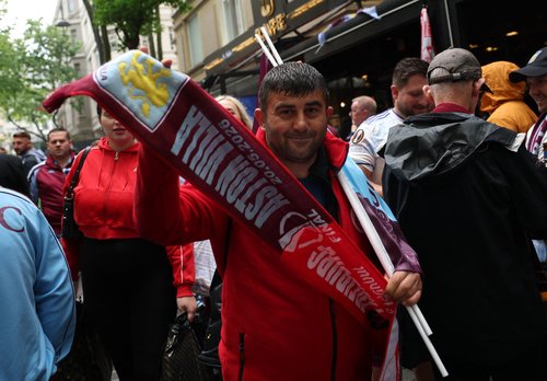Soccer Football - UEFA Europa League - Final - Fans gather in Istanbul for SC Freiburg v Aston Villa - Istanbul, Turkey - May 20, 2026 Fans gather ahead of the final REUTERS/Isabel Infantes