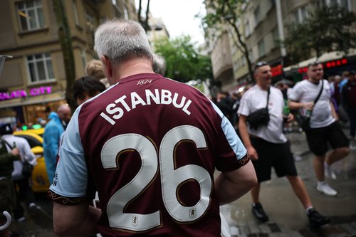 Soccer Football - UEFA Europa League - Final - Fans gather in Istanbul for SC Freiburg v Aston Villa - Istanbul, Turkey - May 20, 2026 Aston Villa fans gather ahead of the final REUTERS/Isabel Infantes