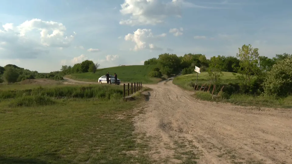Pronađeno tijelo u buretu u Inđiji, sumnja se da je u pitanju Aleksandar Nešović VIDEO
