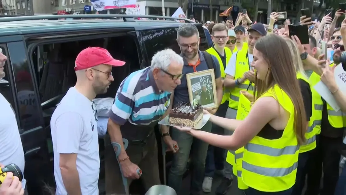 Veroljub Sarić (90), kojeg je teško ozlijedio napadač automobilom, opet došao na protest