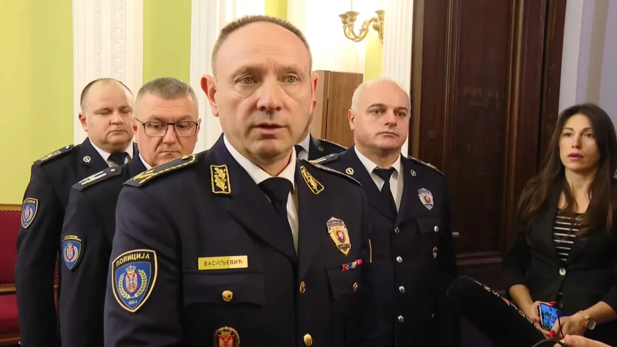 Direktor policije: Na skupu na Slaviji 34.000 građana