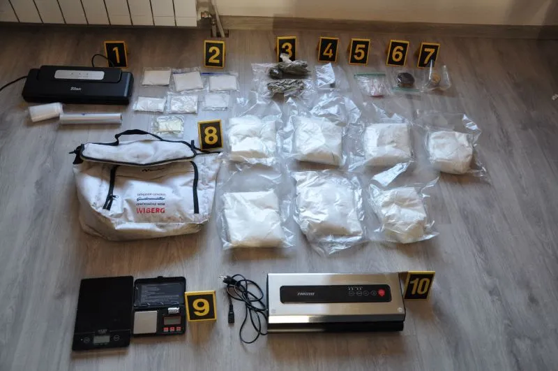 Policija u Tešnju prilikom pretresa zaplijenila 7,3 kg droge, uhapšena jedna osoba