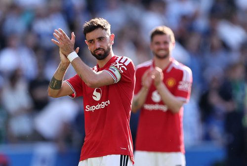 Soccer Football - Premier League - Brighton & Hove Albion v Manchester United - The American Express Community Stadium, Brighton, Britain - May 24, 2026 Manchester United's Bruno Fernandes applauds fans after the match REUTERS/David Klein EDITORIAL USE ON