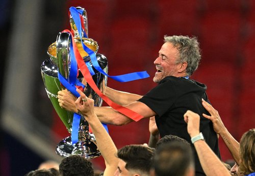 Soccer Football - UEFA Champions League - Final - Paris St Germain v Arsenal - Puskas Arena, Budapest, Hungary - May 30, 2026 Paris St Germain coach Luis Enrique celebrates with the trophy after winning the UEFA Champions League REUTERS/Angelika Warmuth