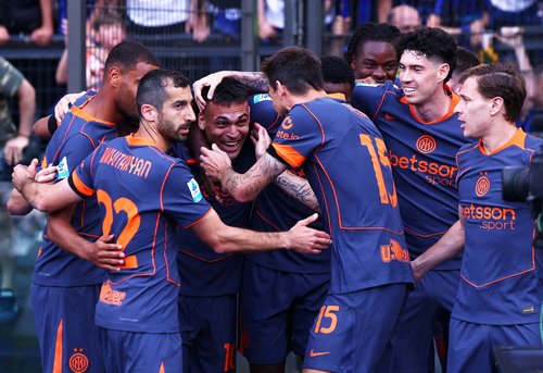Soccer Football - Serie A - Lazio v Inter Milan - Stadio Olimpico, Rome, Italy - May 9, 2026 Inter Milan's Lautaro Martinez celebrates scoring their first goal with teammates REUTERS/Guglielmo Mangiapane TPX IMAGES OF THE DAY