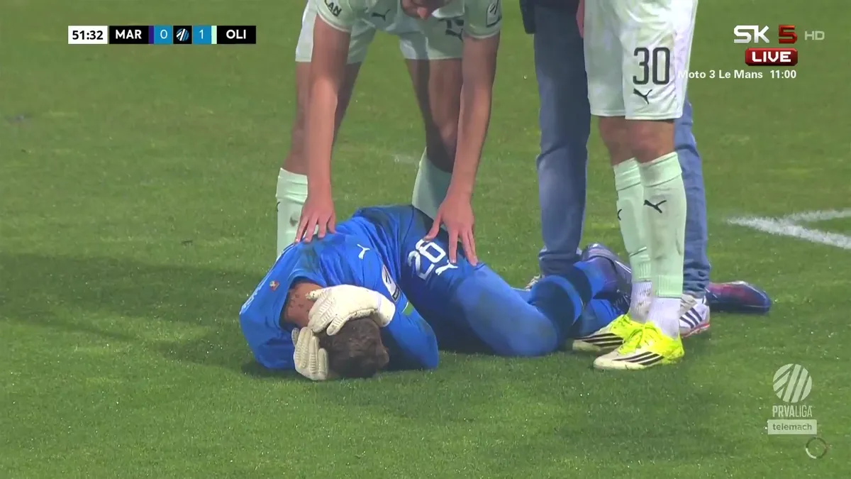 Haos i prekid u Sloveniji: Golman gostiju pogođen u glavu (VIDEO)
