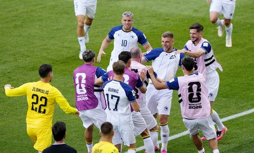 Soccer Football - FIFA World Cup 2026 - Group B - Canada v Bosnia and Herzegovina - Toronto Stadium, Toronto, Canada - June 12, 2026 Bosnia and Herzegovina's Jovo Lukic celebrates scoring their first goal with teammates IMAGN IMAGES via Reuters/Kevin Sous
