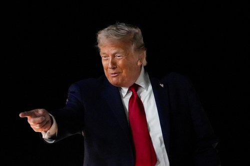 FILE PHOTO: U.S. President Donald Trump reacts as he boards Air Force One, after attending Game 3 of the NBA Finals, at John F. Kennedy International Airport in New York, U.S., June 8, 2026. REUTERS/Nathan Howard/File Photo