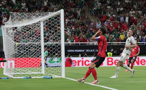 Soccer Football - FIFA World Cup 2026 - Group A - South Korea v Czech Republic - Estadio Guadalajara, Guadalajara, Mexico - June 11, 2026 South Korea's Son Heung-min reacts after missing a chance to score REUTERS/Amanda Perobelli