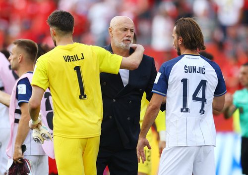 Soccer Football - FIFA World Cup 2026 - Group B - Canada v Bosnia and Herzegovina - Toronto Stadium, Toronto, Canada - June 12, 2026 Bosnia and Herzegovina coach Sergej Barbarez with Nikola Vasilj and Ivan Sunjic after the match REUTERS/Claudia Greco