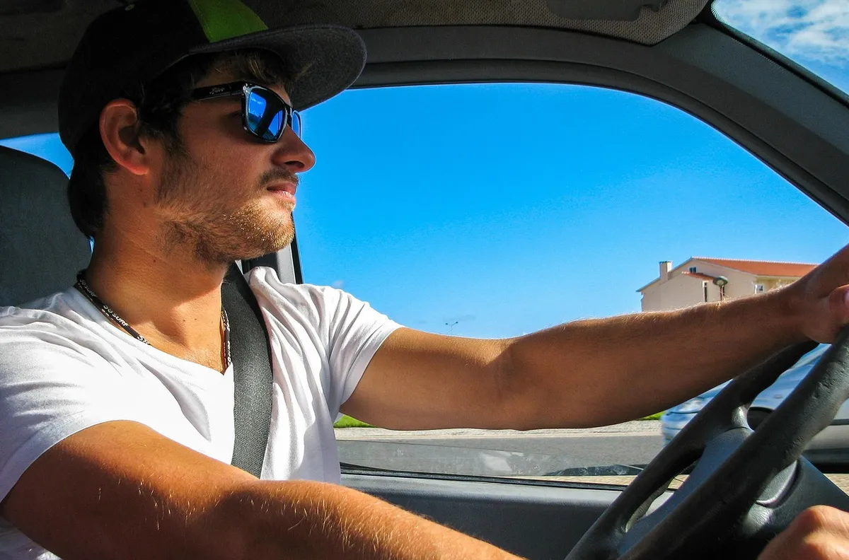 Vozite li se s otvorenim prozorima kada udari vrućina? Sjetite se broja 72 km/h, stručnjaci otkrivaju šta se tada događa u automobilu