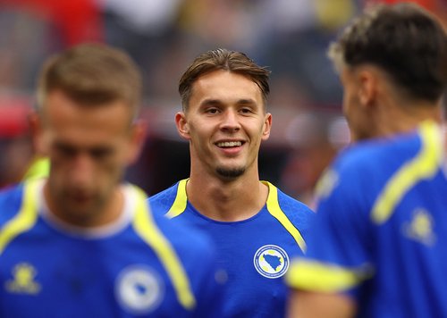 Soccer Football - FIFA World Cup 2026 - Group B - Switzerland v Bosnia and Herzegovina - Los Angeles Stadium, Inglewood, California, U.S. - June 18, 2026 Bosnia and Herzegovina's Amar Dedic during the warm up before the match REUTERS/Lisi Niesner