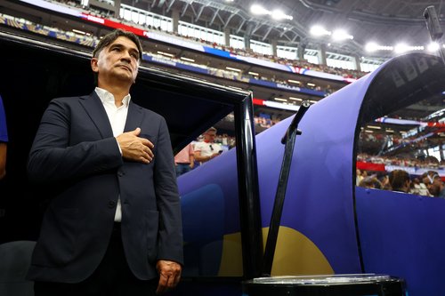 Soccer Football - FIFA World Cup 2026 - Group L - England v Croatia - Dallas Stadium, Arlington, Texas, U.S. - June 17, 2026 Croatia coach Zlatko Dalic lines up during the national anthems before the match REUTERS/Hannah Mckay