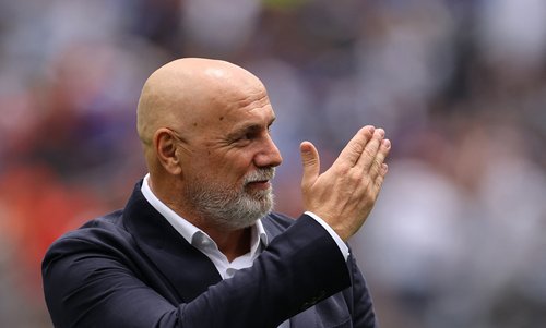 Soccer Football - FIFA World Cup 2026 - Group B - Switzerland v Bosnia and Herzegovina - Los Angeles Stadium, Inglewood, California, U.S. - June 18, 2026 Bosnia and Herzegovina coach Sergej Barbarez reacts at half time REUTERS/Daniel Cole
