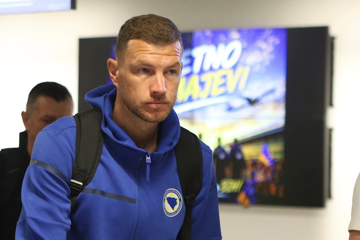 Džeko objavio fotografiju iz aviona reprezentacije: I am from Bosnia take me to America (FOTO)