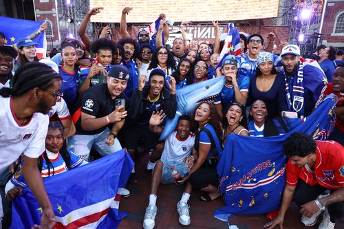 2026-06-22T001824Z_1687824916_UP1EM6M00UNN1_RTRMADP_3_SOCCER-WORLDCUP-URY-CPV-FANS