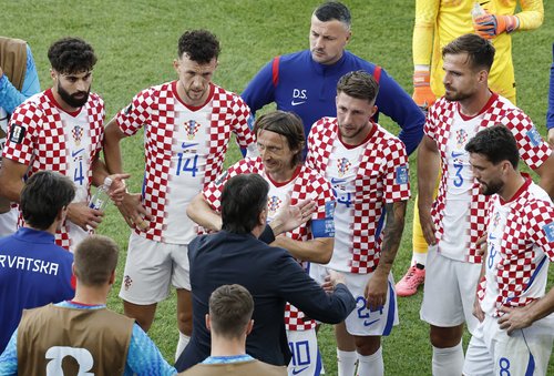 Soccer Football - FIFA World Cup 2026 - Group L - Panama v Croatia - Toronto Stadium, Toronto, Canada - June 23, 2026 Croatia coach Zlatko Dalic gives instructions to his players during a hydration break REUTERS/Thomas Mukoya