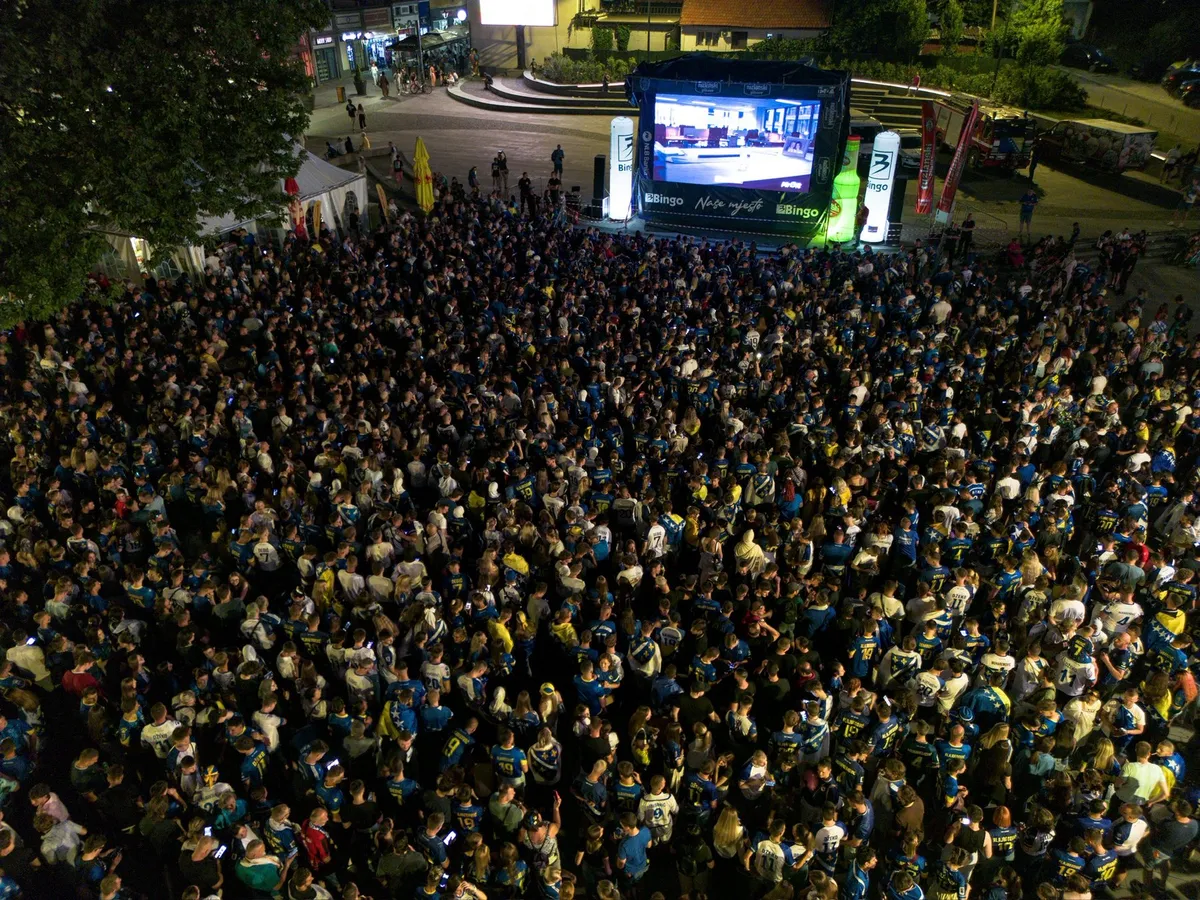 FOTO/VIDEO Tuzla diše za Zmajeve: Emocije i navijanje tokom meča s Katarom