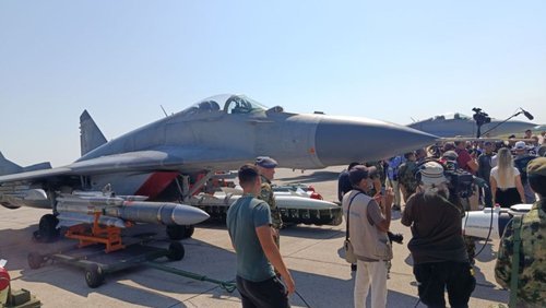 vojska srbije avion