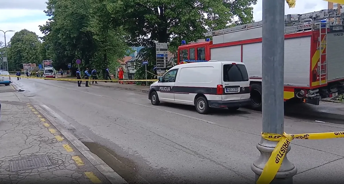 Teška nesreća u Bihaću: Vatrogasci i spasioci izvukli automobil iz kanala Une, poginuo vozač VIDEO