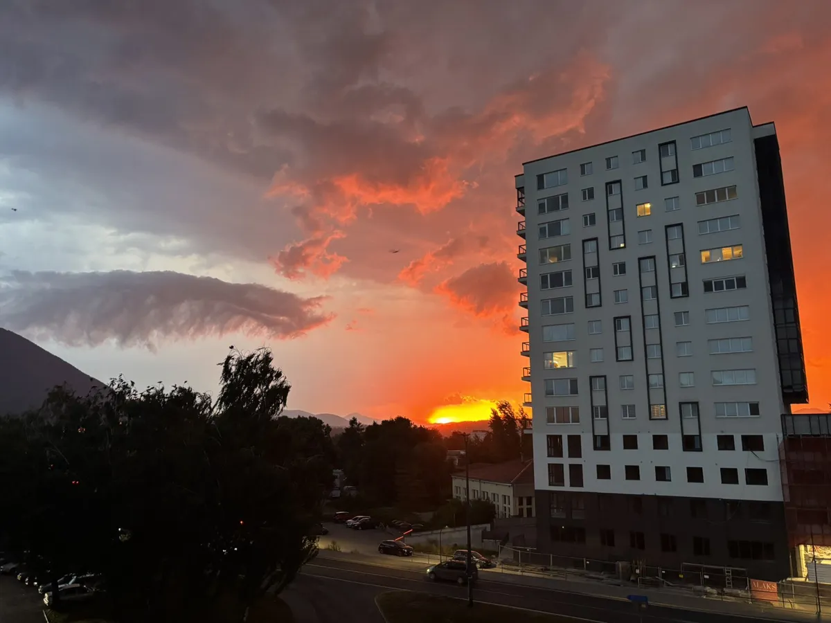 Prekrasni prizori na nebu iznad Sarajeva koji su privukli pažnju prolaznika FOTO