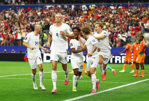 Soccer Football - FIFA World Cup 2026 - Round of 32 - Ivory Coast v Norway - Dallas Stadium, Arlington, Texas, U.S. - June 30, 2026 Norway's Erling Haaland celebrates scoring their second goal with teammates REUTERS/Hannah Mckay