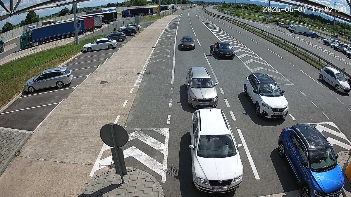 Kolaps na granicama: Na pojedinim prelazima čeka se i do tri