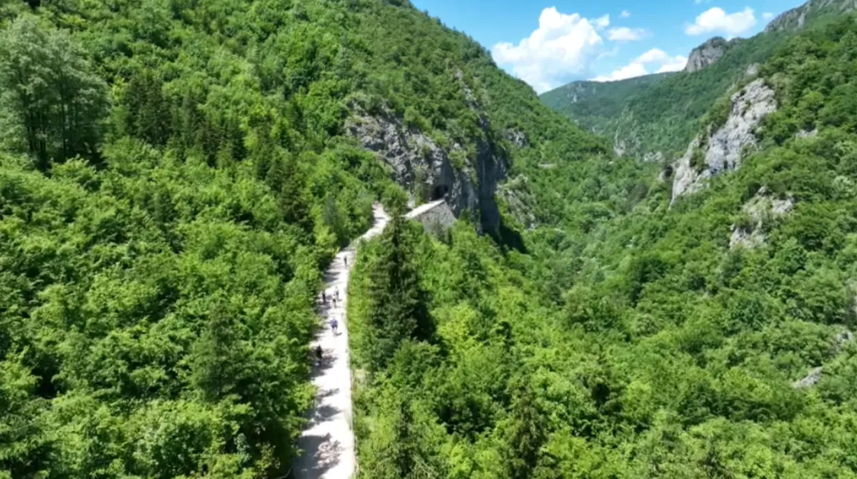 Trasom kojoj je tutnjao Ćiro, sada se pedala: Sarajevo i Pal