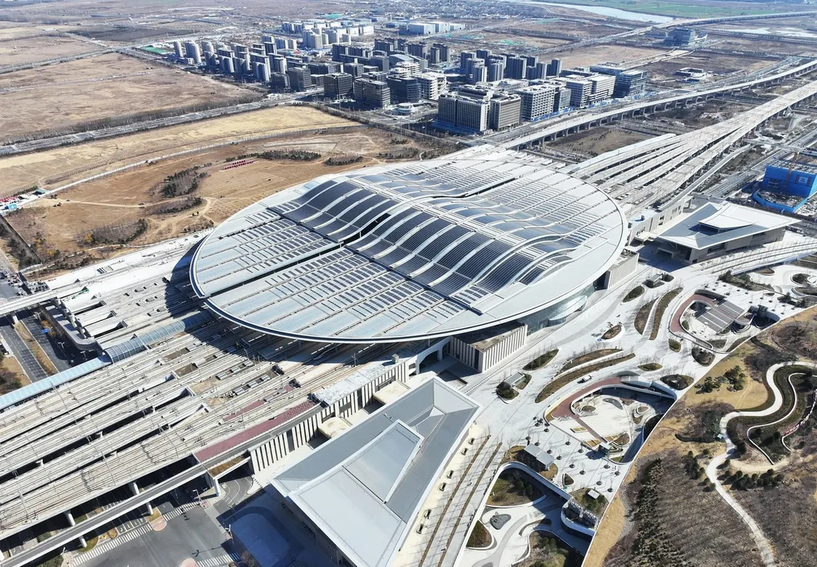 Prvo su izgradili mega stanicu, površine 66 fudbalskih teren