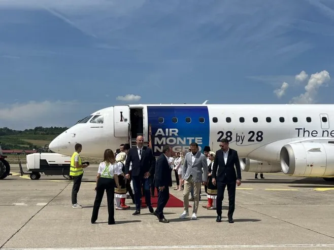 Uspostavljena linija Banjaluka-Tivat, prvi avion A