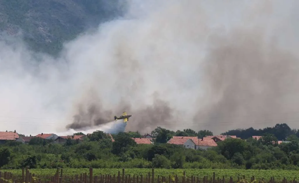 Povećanje broja požara u Hercegovini, grom izazvao požar iznad gradske deponije u Jablanici
