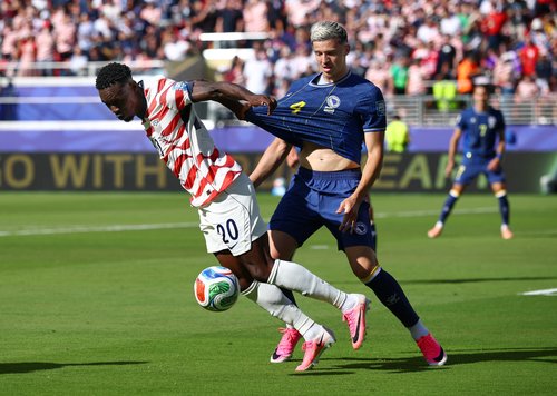 Soccer Football - FIFA World Cup 2026 - Round of 32 - United States v Bosnia and Herzegovina - San Francisco Bay Area Stadium, Santa Clara, California, U.S. - July 1, 2026 Folarin Balogun of the U.S. in action with Bosnia and Herzegovina's Tarik Muharemov
