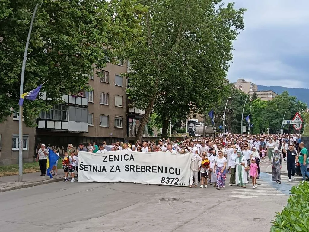 Zeničani šetali za Srebrenicu