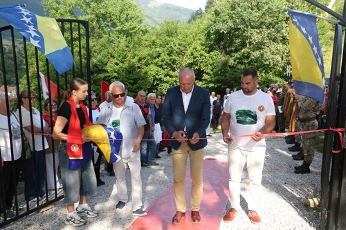 spomenik partizansko groblje gornji vaukf