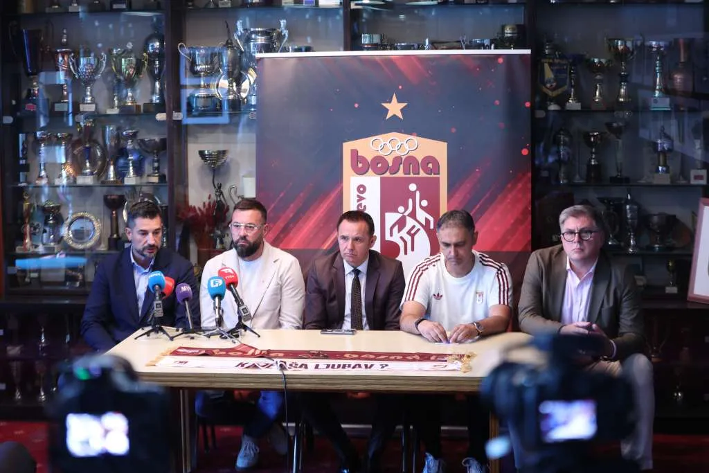 KK Bosna ambiciozno ulazi u sezonu, sa stabilnom finansijskom konstrukcijom i novim trenerom