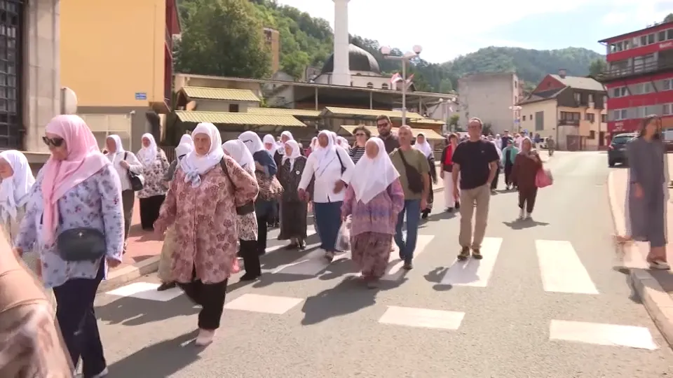Trinaesti juli, 13 stratišta: Porodice žrtava nastavile put sjećanja kroz okolinu Srebrenice